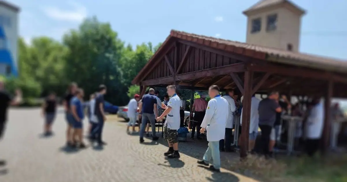 2023 06 Vierling grillt 01 8977e4cb