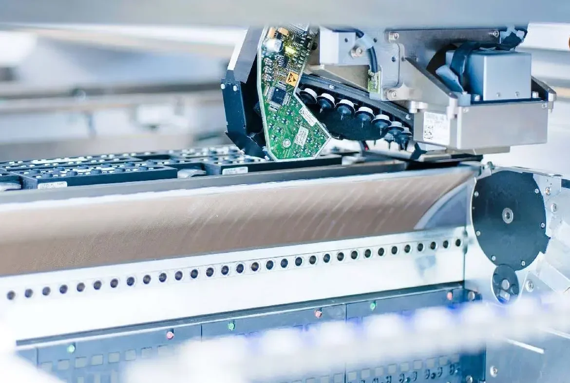 Flachbaugruppenfertigung Header SMD Bestuckung. 1800px c98f4924